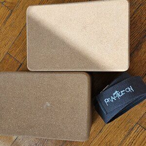 A Manduka Align 8 feet  Yoga strap + 2 Sustainable cork yoga block 9"x6"x4"